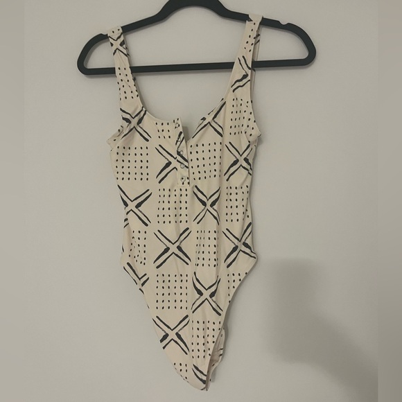 ✨LAST CHANCE✨ American Eagle One Piece Bathing Suit Size Medium Long - Picture 1 of 3